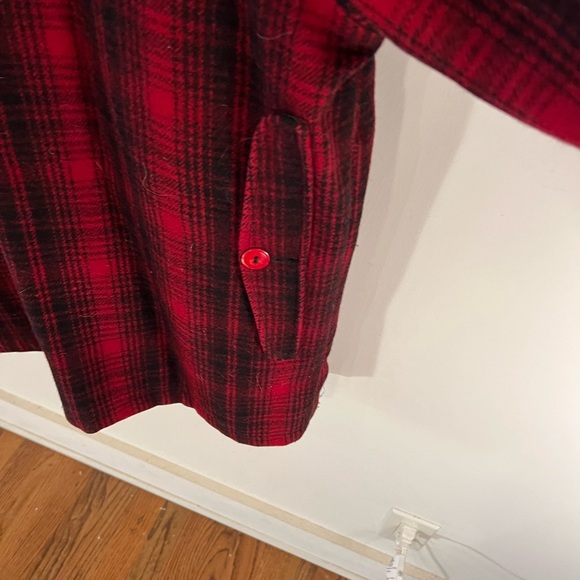 Vintage Woolrich plaid coat. - Picture 5 of 9